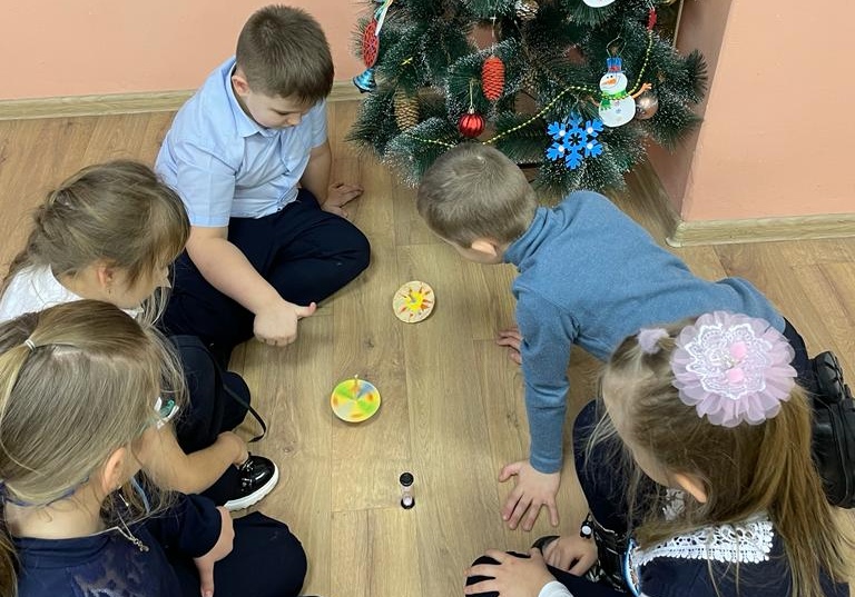 Динамические игрушки. Юла.